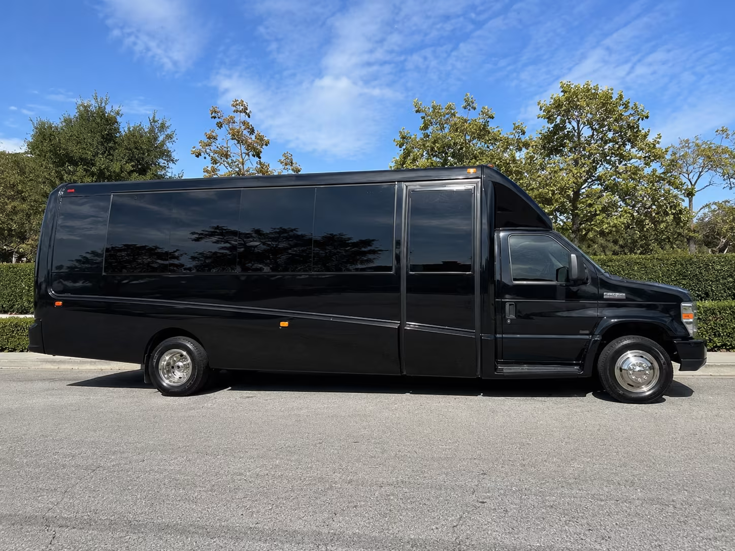 Jacksonville Airport Shuttle & Transportation party bus exterior