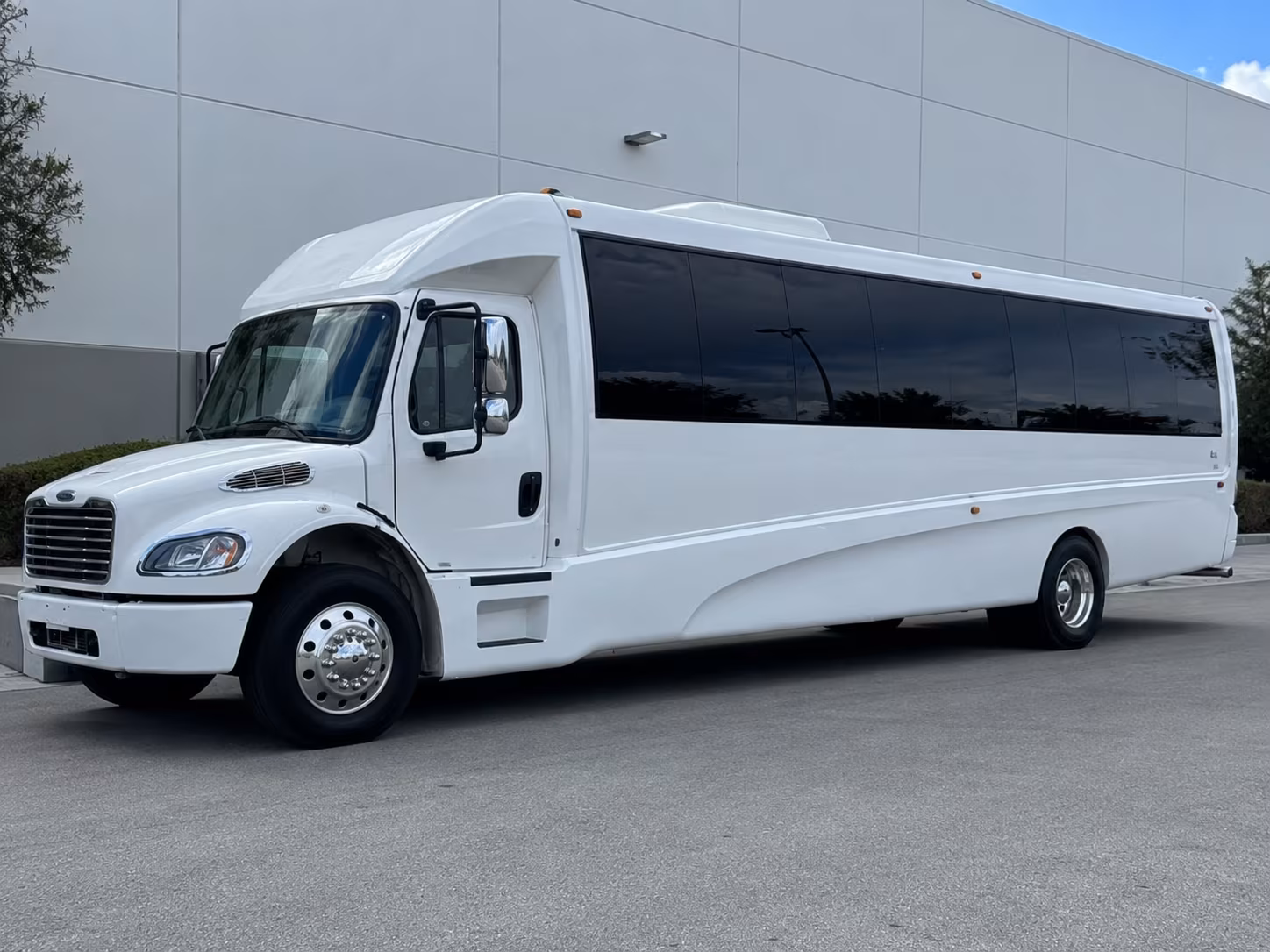 Jacksonville Winery Tour & Pub Crawl Transportation party bus exterior
